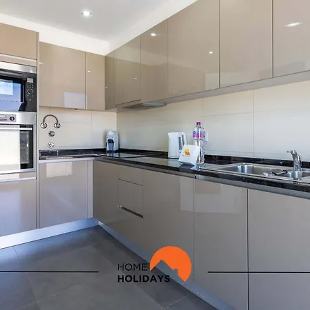 #142 Spacious With Garden, Pool And Private Park Otel