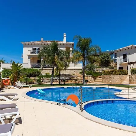 Holiday home #142 Spacious With Garden, Pool And Private Park Albufeira