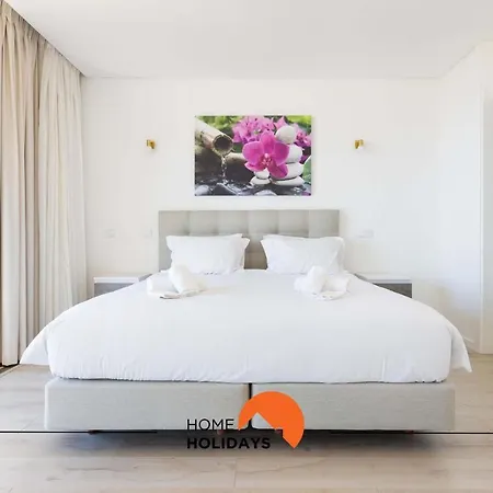 #142 Spacious With Garden, Pool And Private Park Holiday home
