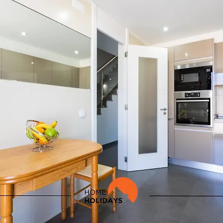 #142 Spacious With Garden, Pool And Private Park Holiday home *