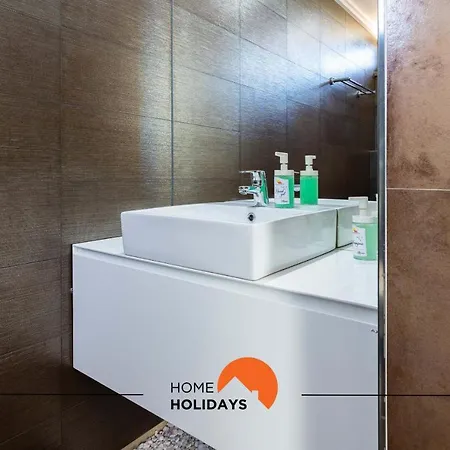 #142 Spacious With Garden, Pool And Private Park 3*